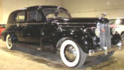 Only 420 of these special
Cadillac limos were built
featuring wood interiors
and special radio antennas
installed under running
boards.  Avon Foote/Foot
bought his car in 1952 at
Charlie Epperson's Service
Station in Corinth,
Mississippi.